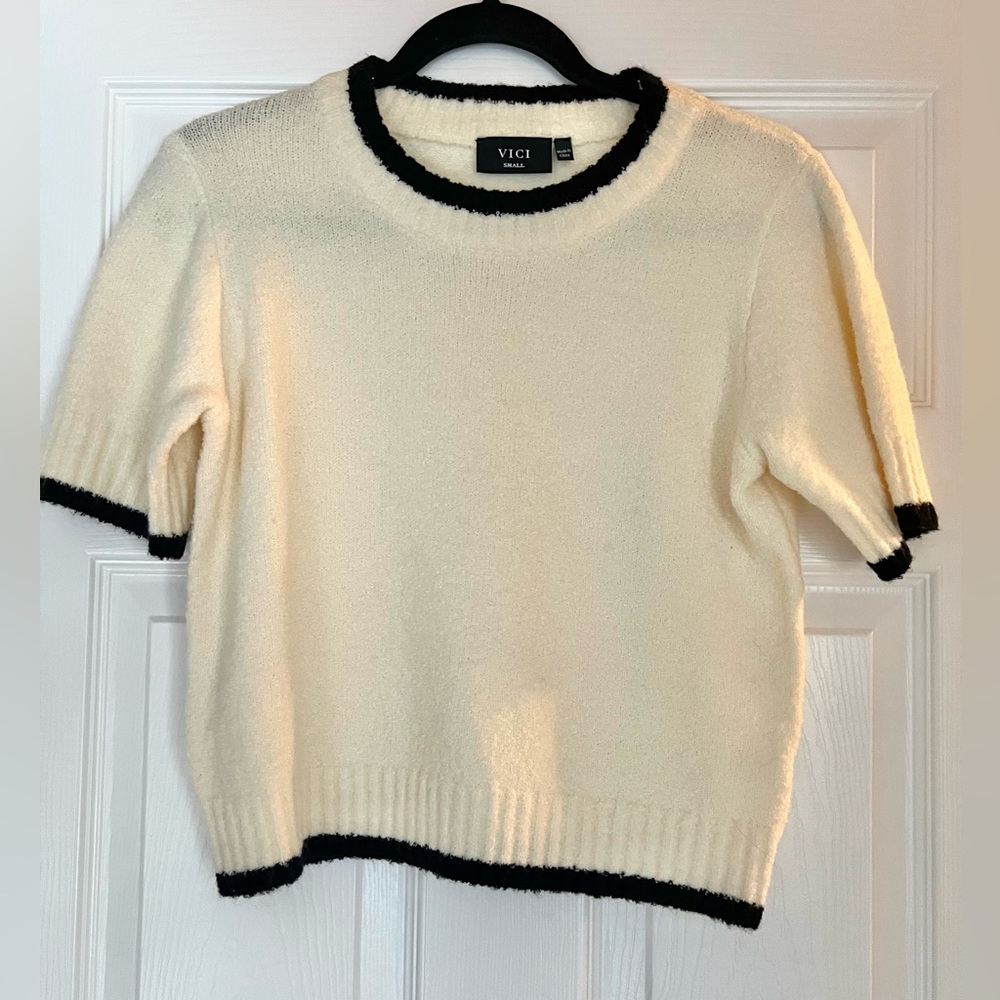 VICI Cream and Black Contrast Short Sleeve Sweater Small NEW